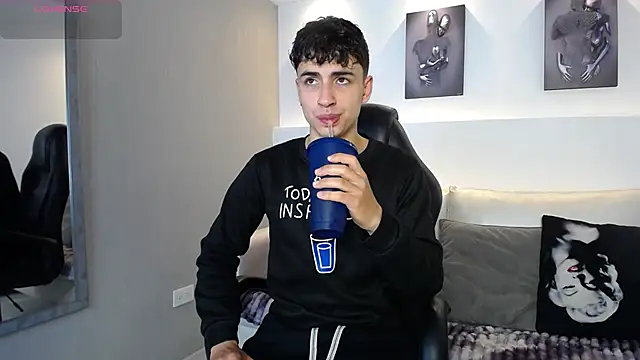 AdrianRinaldi online show from November 10, 8:14 pm