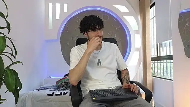 Rafael Mendezz online show from October 26, 9:28 pm