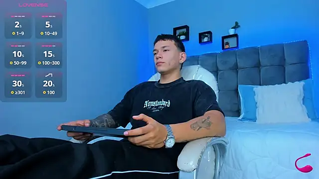 Thomas moon online show from December 19, 11:18 am