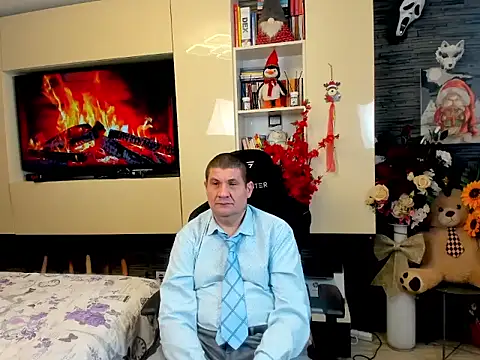 SpartacusDaddy48 online show from March 9, 2:05 am