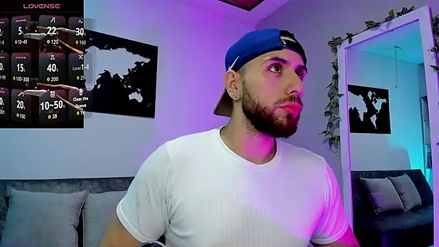 Maximo Wolff online show from December 3, 7:42 pm