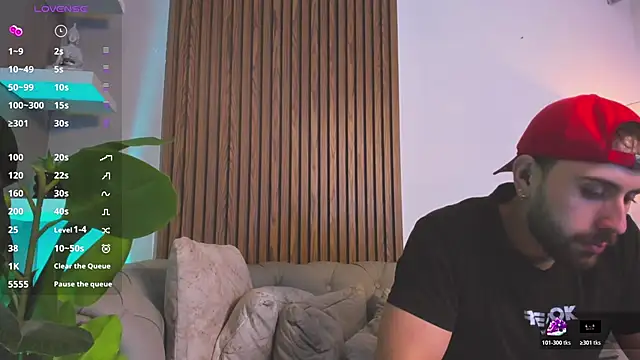 Maximo Wolff online show from April 2, 8:38 pm