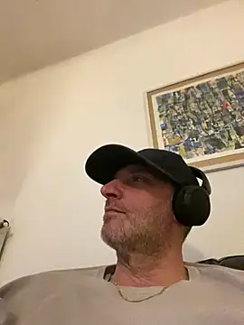 Maurinho3005 online show from April 15, 10:10 pm