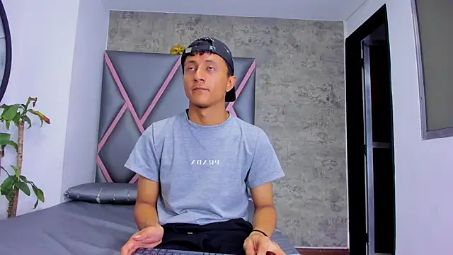  Leohot  online show from December 15, 10:51 pm