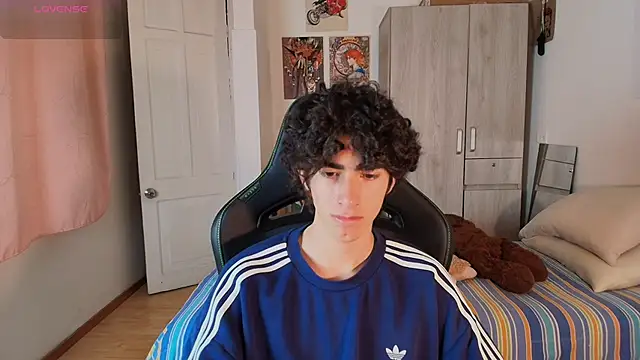 Nude Boy18 online show from April 14, 10:42 pm