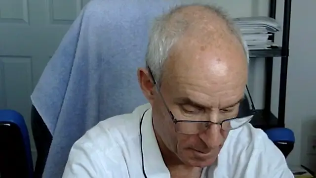 funone1999 online show from October 31, 8:45 pm