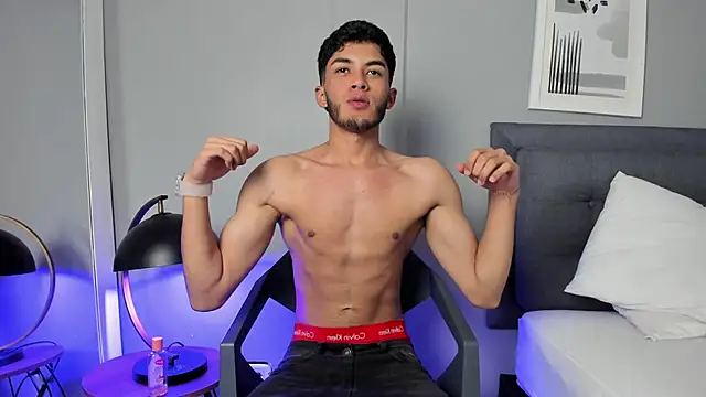 Tylerffoxx online show from March 9, 8:47 pm