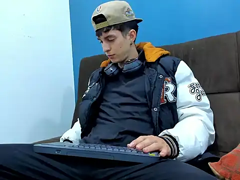 Jheampiiero online show from February 2, 8:50 pm