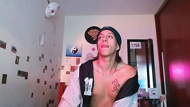 DannyPhantom555 online show from December 20, 7:32 pm