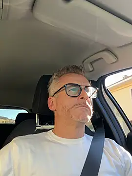 Axl hot online show from April 3, 3:31 pm