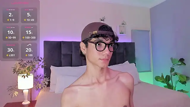 Phillicious   online show from December 19, 11:23 pm