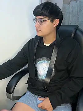 yesitwink  online show from April 23, 3:00 am