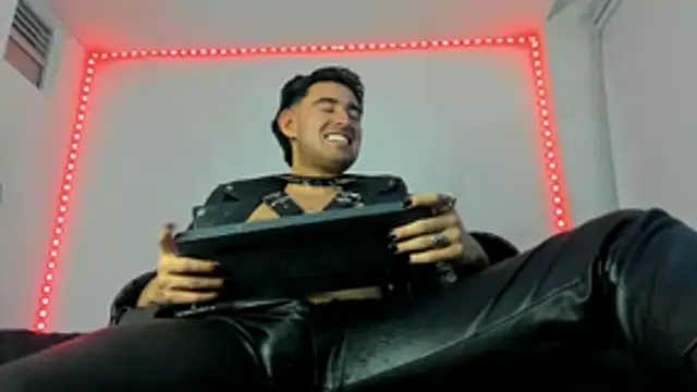 Alexxx savage online show from December 18, 2:29 am