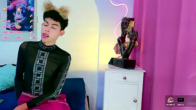 Room 69x online show from October 6, 12:54 pm