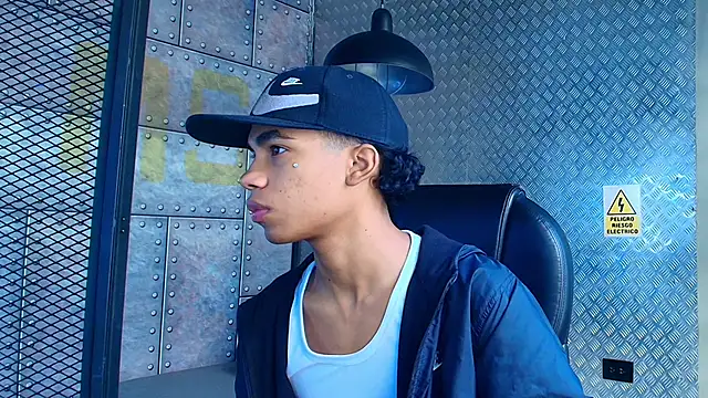 AlanCutee online show from October 21, 12:30 pm