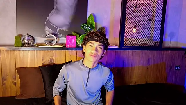 AlanCutee online show from April 16, 8:31 pm