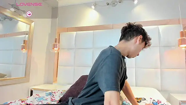 Twinkie Hung online show from September 20, 9:48 pm