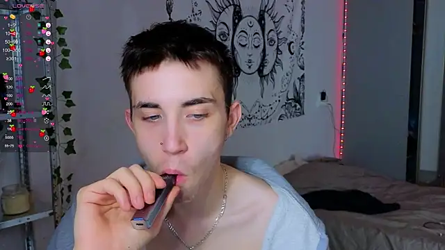 Snapshot of batarol0 chatting on October 17, 3:38 pm batarol0 online show from October 17, 3:38 pm