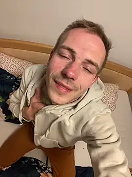 Skinny0150 online show from November 18, 10:45 pm