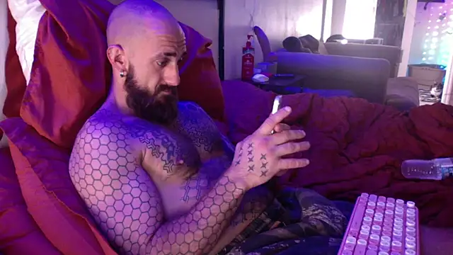 Bearlyfuckinglogan online show from August 3, 1:50 pm