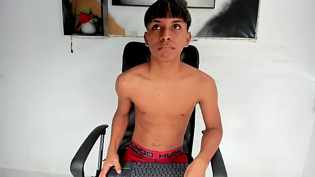 tyler twink boy online show from December 4, 2:24 pm