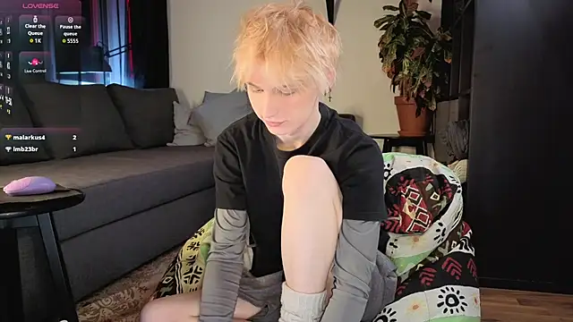 Your avatar online show from February 22, 10:11 pm