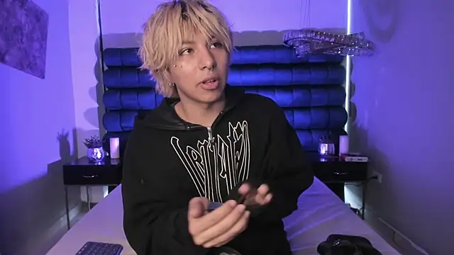 OliIverr22 online show from December 18, 11:50 am