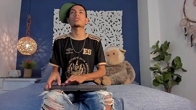 Adonis WB online show from September 17, 9:05 pm