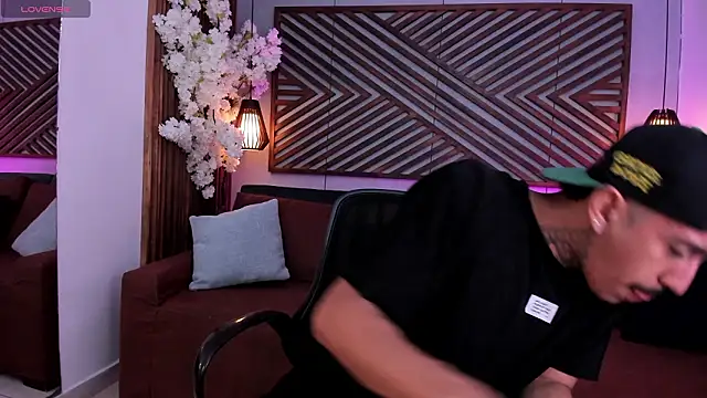 Donovan Desmond online show from March 7, 3:37 am