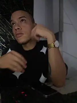 AlphaMasterXxx online show from October 2, 1:42 am