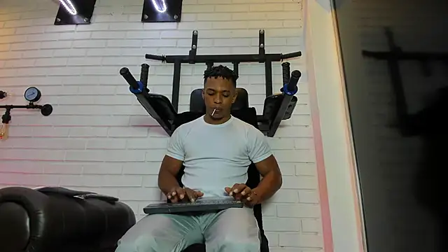 ItaloMoore online show from November 27, 11:25 am