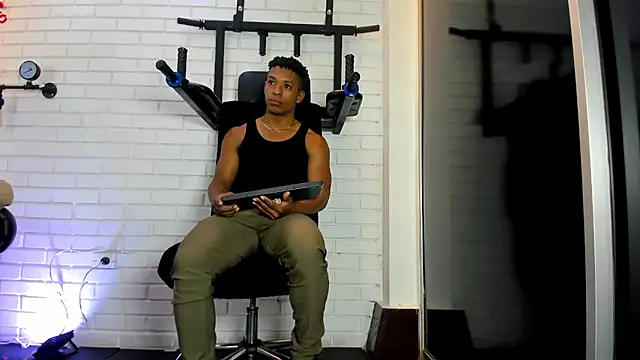 ItaloMoore online show from February 16, 11:52 am