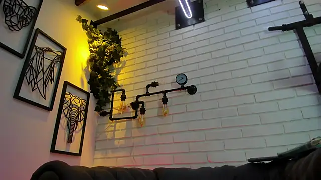 ItaloMoore online show from December 2, 11:35 am