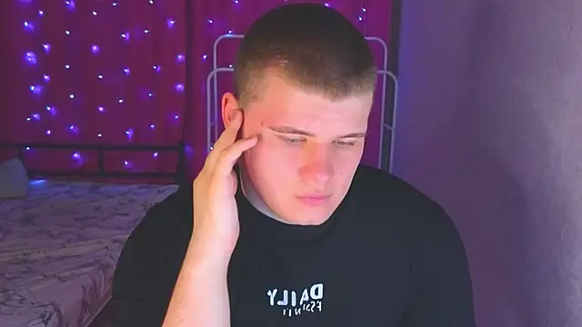 kittenmurr online show from April 16, 9:39 pm