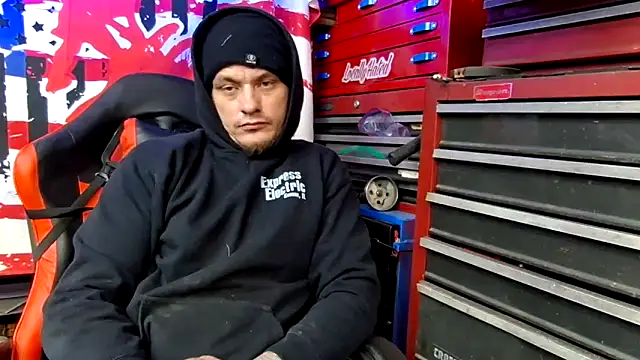 twistafatpipe online show from February 4, 2:06 am