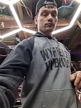 twistafatpipe online show from April 1, 11:01 am