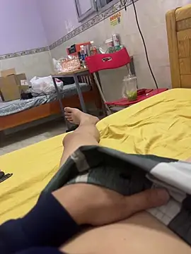 letruong6879 online show from April 1, 11:23 am