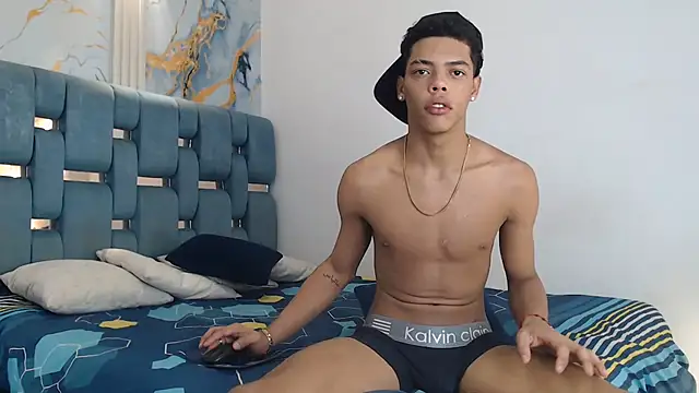 PRETTY FEM online show from February 24, 1:39 am