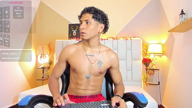 Adan Oriol online show from December 2, 3:53 am