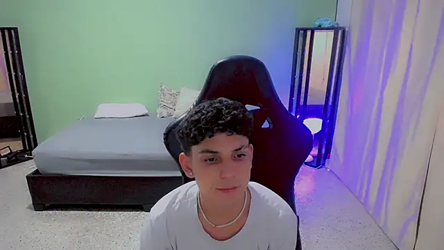 dilan hott  online show from September 19, 9:14 pm