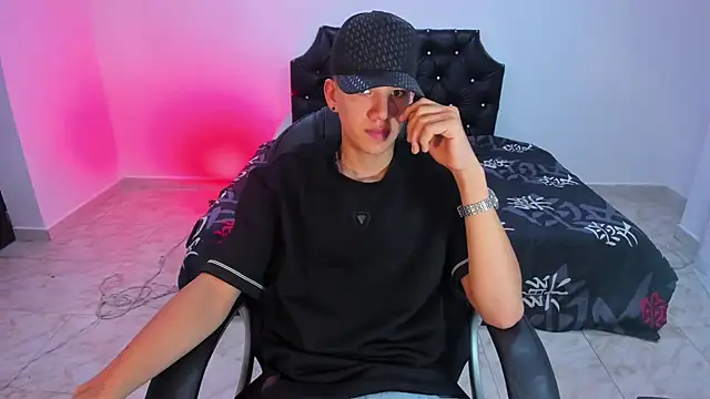 maxthomson boy online show from October 16, 9:23 pm