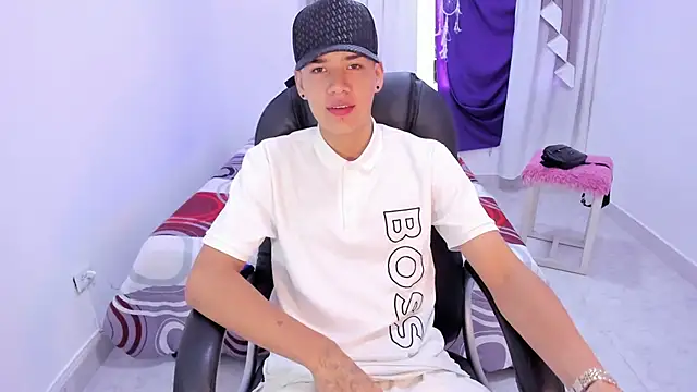 maxthomson boy online show from September 19, 7:24 pm