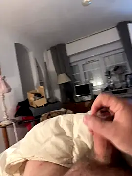 Snapshot of ejaculationmassive chatting on October 19, 9:12 am ejaculationmassive online show from October 19, 9:12 am