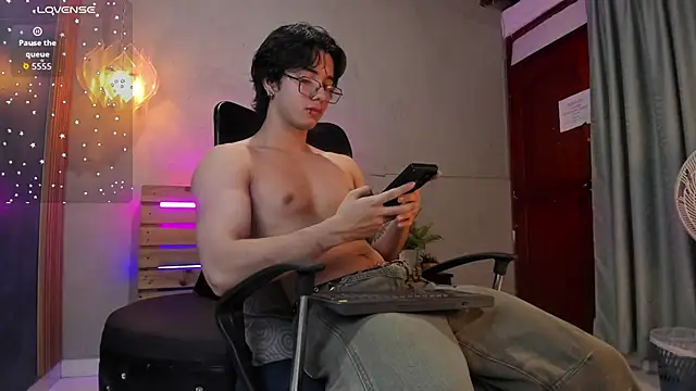 Markuss   online show from December 3, 3:12 am