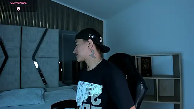 LiamDeep online show from February 6, 8:28 pm