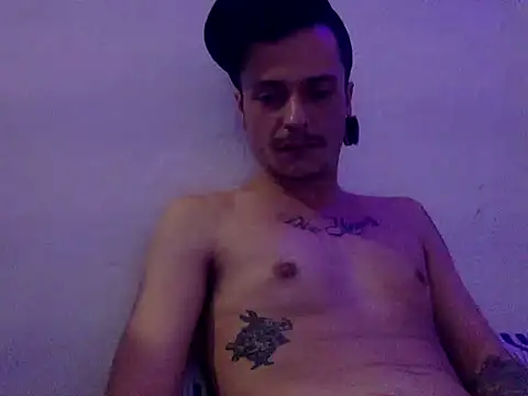 Snapshot of chrisalmeid_ chatting on September 16, 7:20 am chrisalmeid  online show from September 16, 7:20 am