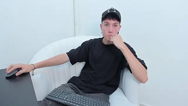 LittleDanny  online show from November 12, 4:02 pm