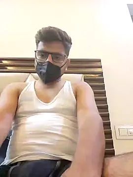 Snapshot of LoveGuruRA chatting on September 19, 7:46 pm LoveGuruRA online show from September 19, 7:46 pm