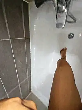 hilaouslee online show from April 8, 10:25 am