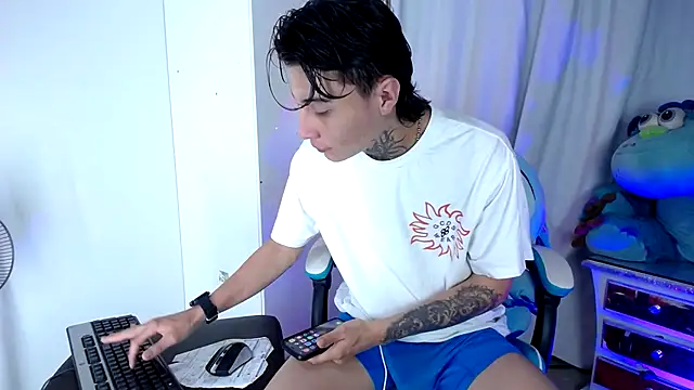 anaximandro hot online show from October 8, 6:29 am